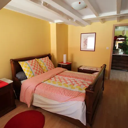 Alojamento de Acomodação e Pequeno-almoço La Aux Hirondelles 3*