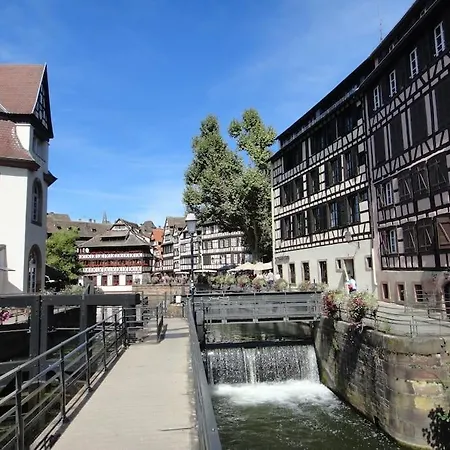 La Aux Hirondelles Alojamento de Acomodação e Pequeno-almoço 3*