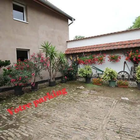 La Aux Hirondelles Alojamento de Acomodação e Pequeno-almoço 3*