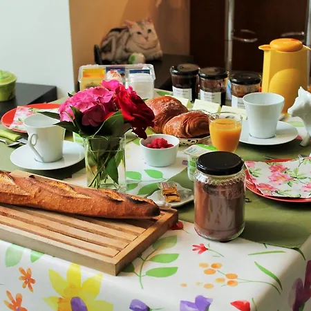 La Aux Hirondelles Alojamento de Acomodação e Pequeno-almoço 3*