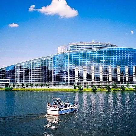 La Aux Hirondelles Alojamento de Acomodação e Pequeno-almoço 3*